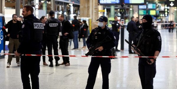 Paris train station attack leaves at least 6 people injured