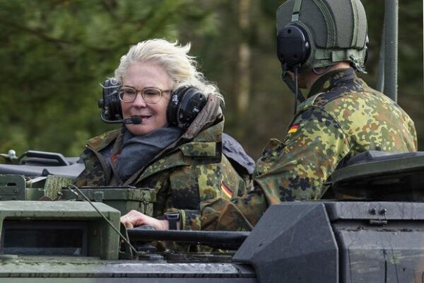 Germany's defense minister resigns amid Ukraine criticism