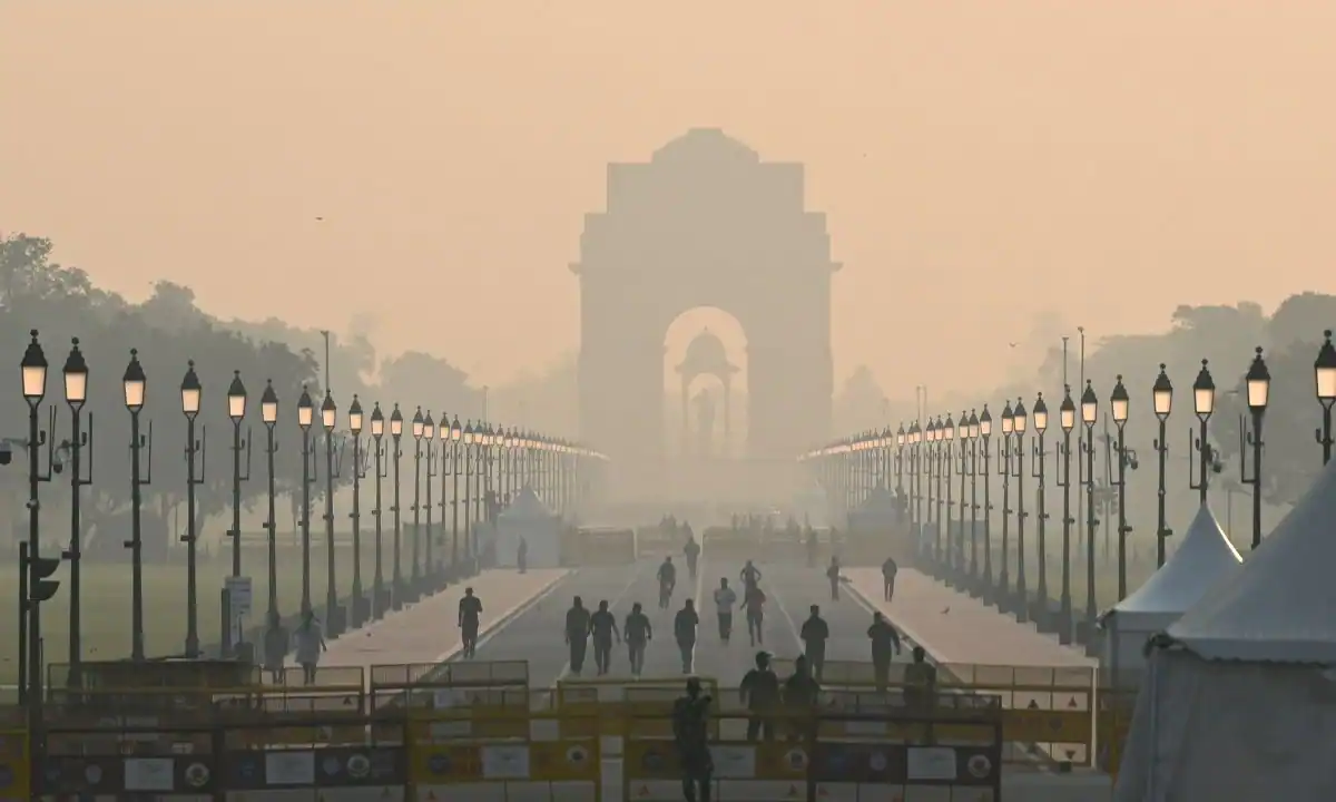 Delhi Shivers With Longest Coldwave Spell in 5 Years; Dense Fog, Severe Air Quality Add to Woes