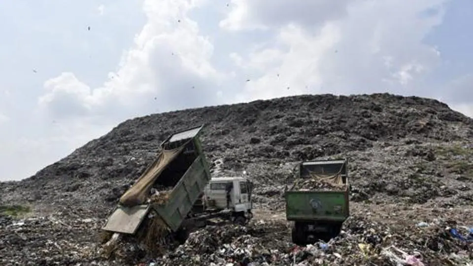 Protests erupt in Kochi as toxic fumes from garbage fire shroud city for 11th straight day